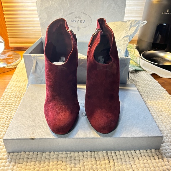 NEW IN BOX - Prada Suede Burgundy  Boots with Glitter Heel - Size 37 - Picture 4 of 7